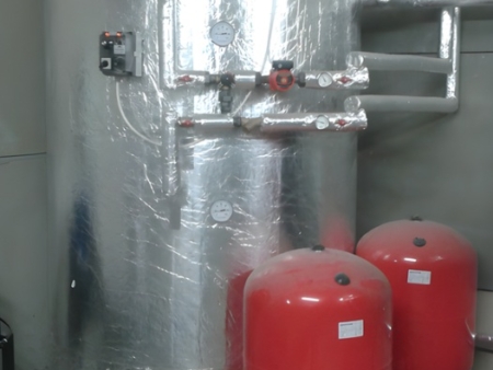 Veto 120 kW stokerkatla ja Veto 8 kütusepunkri paigaldus 2 veto120javeto8 2