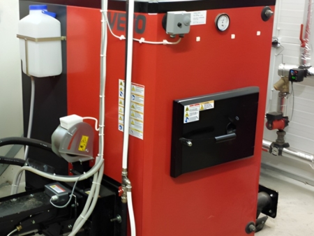 Veto 120 kW stokerkatla ja Veto 8 kütusepunkri paigaldus 4 veto120javeto8